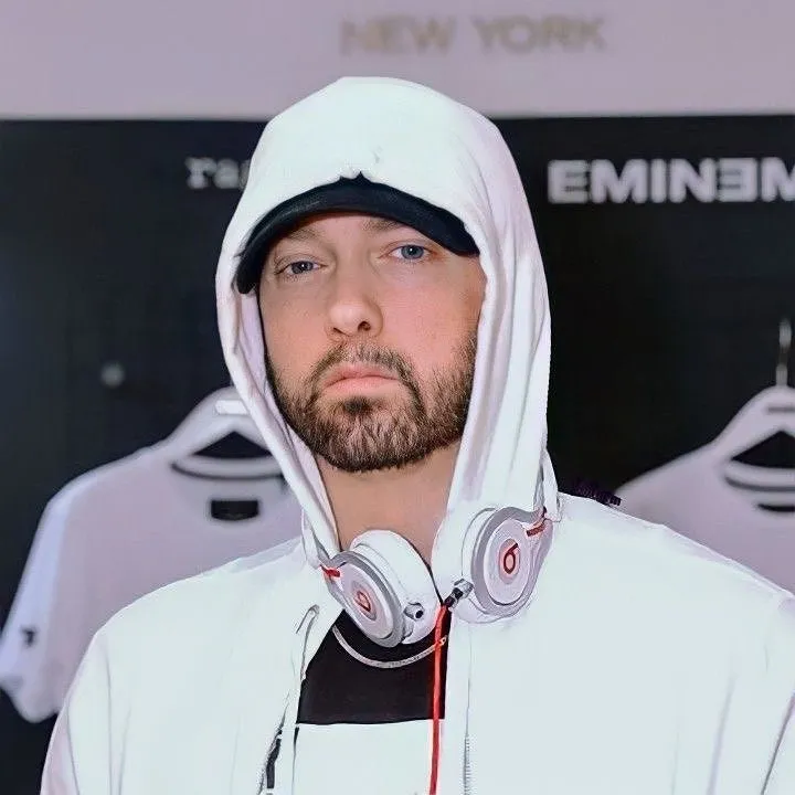 image_687f31e0c6f76 Fans Are Losing It Over This Unexpected Comparison Between Kendrick Lamar and Eminem — You Won’t Believe Who Came Out ‘Whiter’