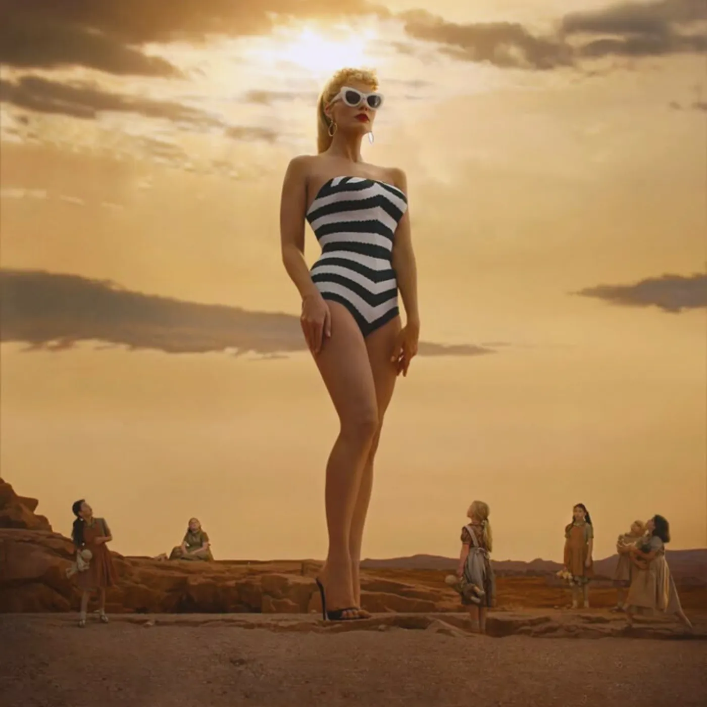 image_687f3200a9858 Forget Barbie. Tim Burton Wants Margot Robbie to Be a Giant Monster Now