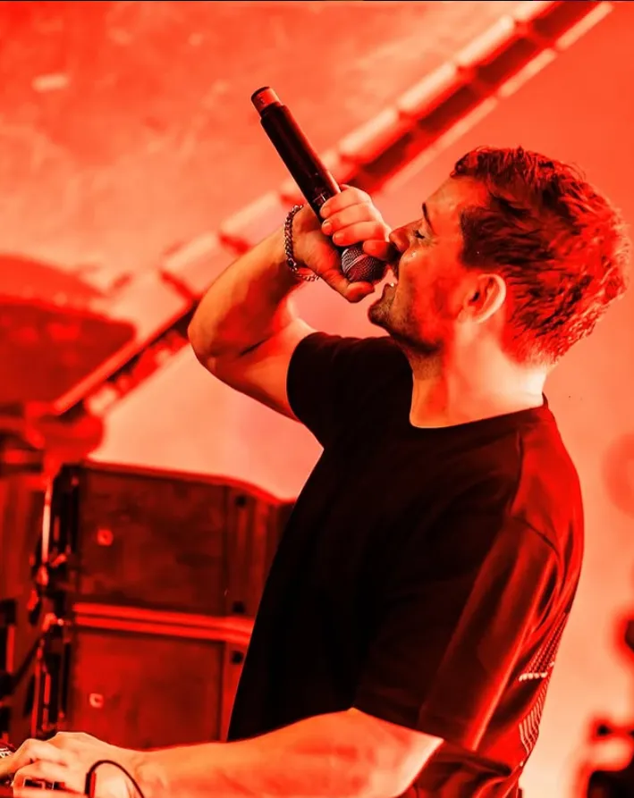 image_687f56a27b082 A trembling voice among thousands of people – what did this DJ just say?