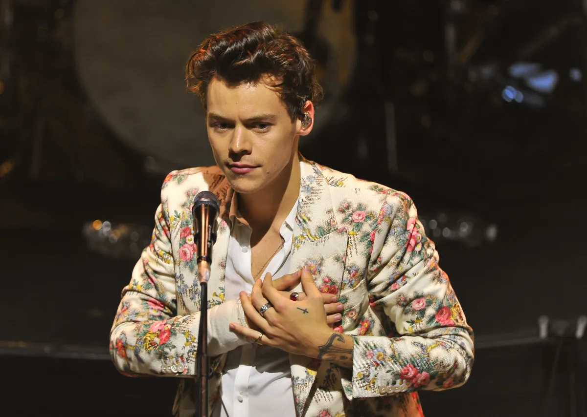 This One Shirt ‘Saved’ Harry Styles – Fans Are Losing It After Hearing Why