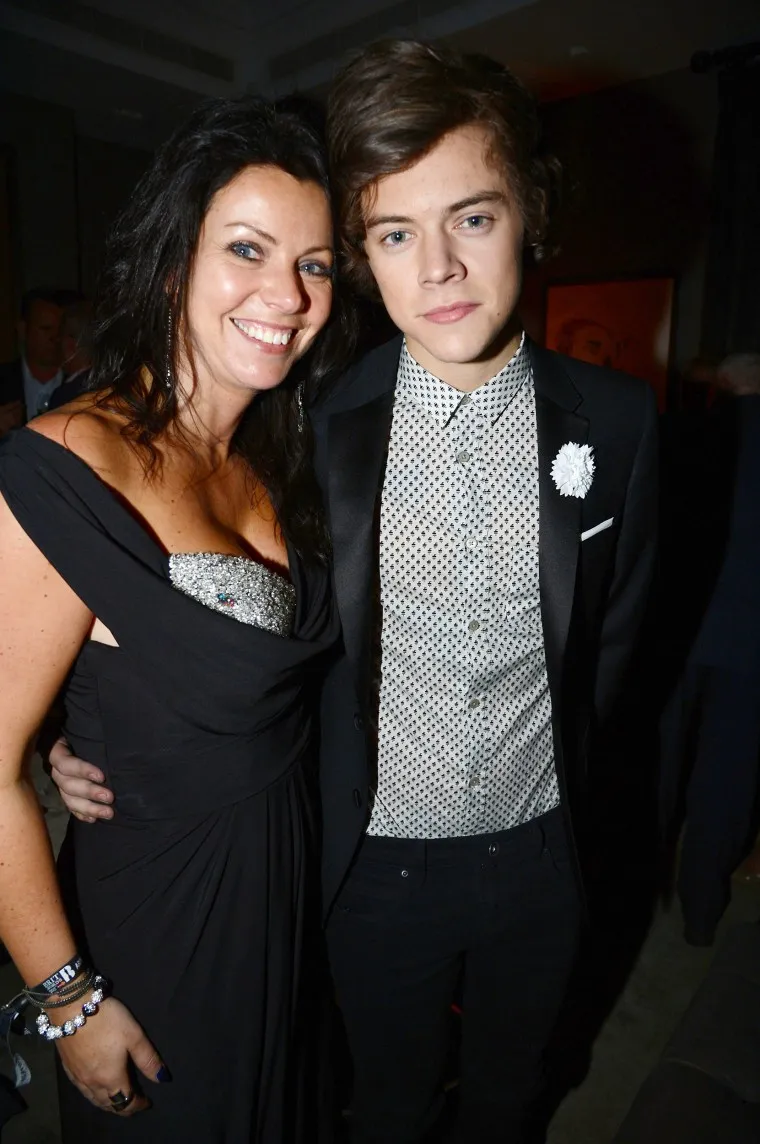 image_68808f8699f7b Raised by Strong Women: How Harry Styles’ Mom and Sister Shaped the Man Who’s Redefining Masculinity with Kindness