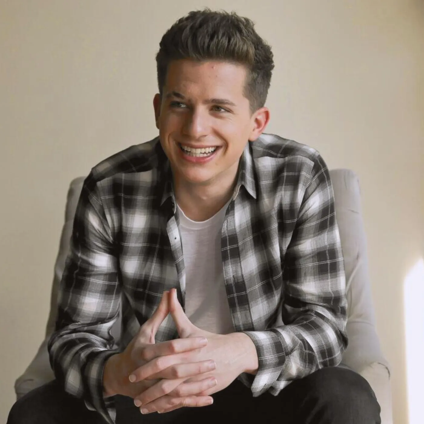 image_68809c751396d Charlie Puth’s Eyebrow Isn’t a Style—It’s a Scar You’ll Never Forget