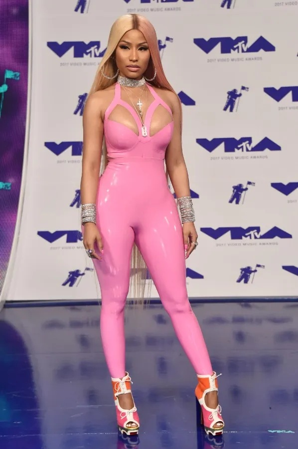Nicki Minaj Sparked a Pose Trend — And These Internet Copycats Took It to a Whole New Level