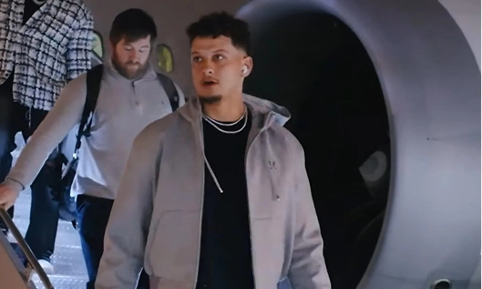 image_6881893cad13c Patrick Mahomes Caught Boarding Private Jet with Family After Shocking Chiefs Exit — Fans Stunned by Where He Landed