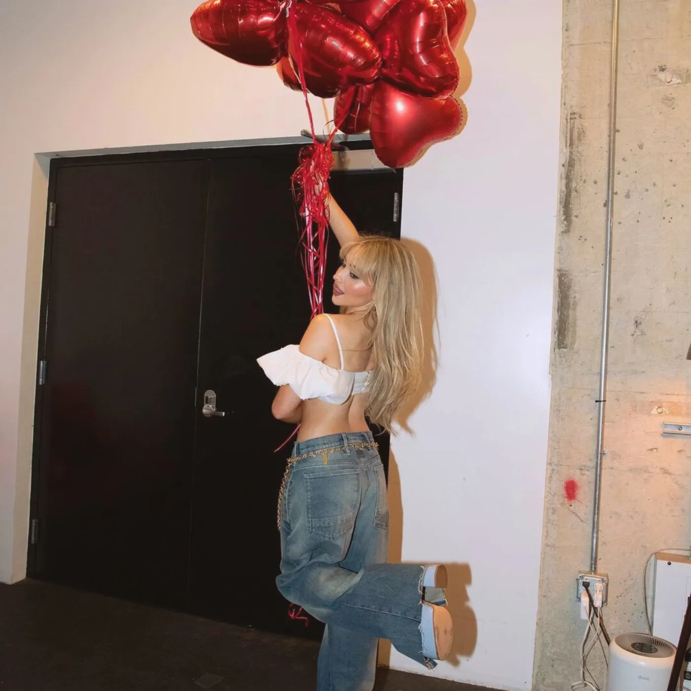 image_6881af1cf2609 Cute or Calculated? Sabrina Carpenter’s Puppy-Centric Promo Has Industry Whispering