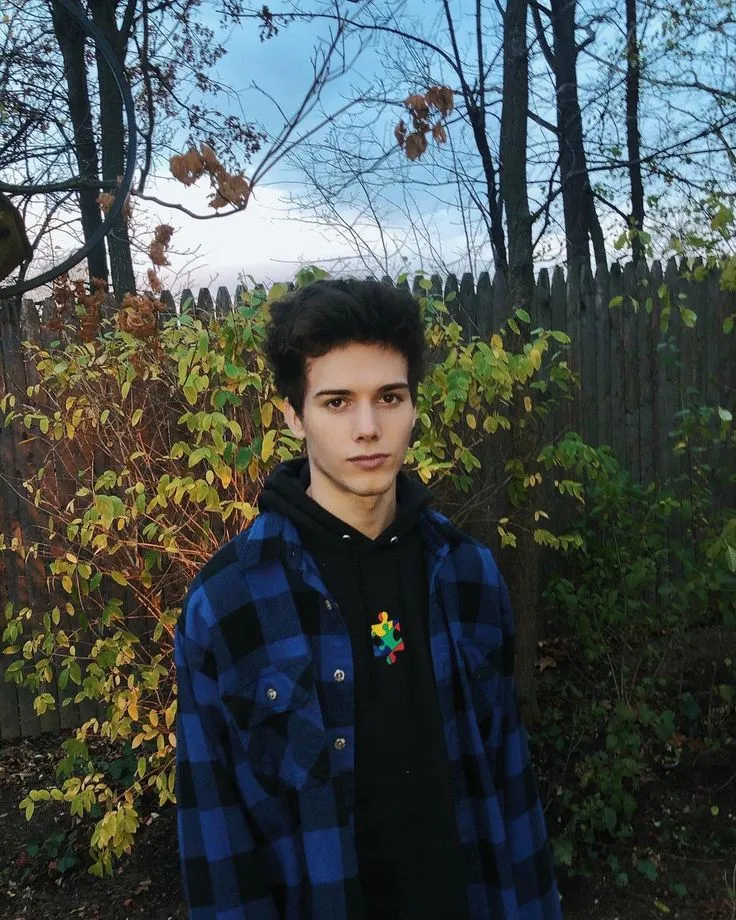 image_6881cc14f275f This Viral Reality Star’s Dark Past Just Came to Light — And Fans Say He’s the ‘Next Harry Styles’