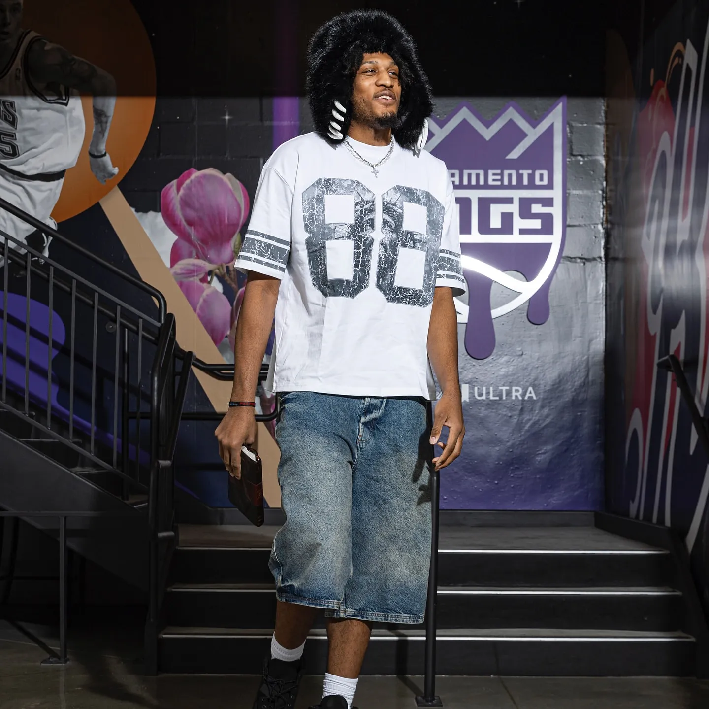 image_6881db4da9aa3 Isaac Jones and the book he always carries with him: True repentance or just a fake image to cover up a decadent past that is not easy to wash away?