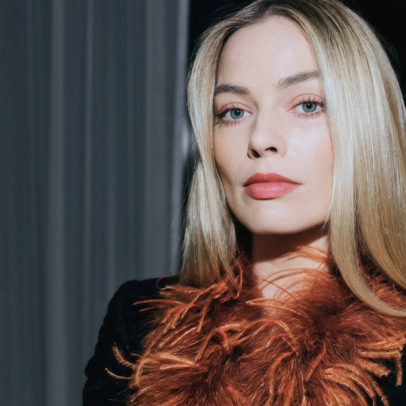 image_6882f810430c1 No Makeup? The Hidden Fortune Behind Margot Robbie’s “Fresh Face”