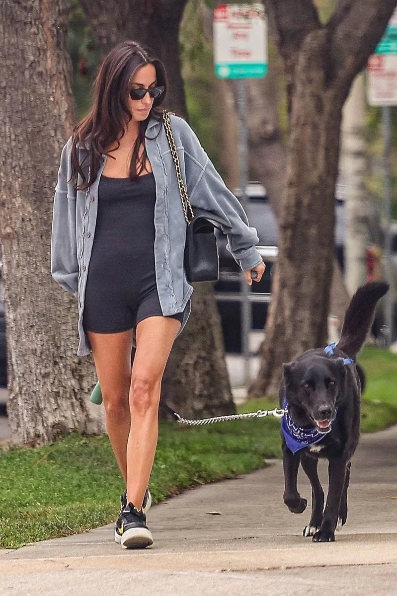 image_6882fbec7b8c6 What Signal is Ines de Ramon Sending by Appearing Sensually Alone on the Street?