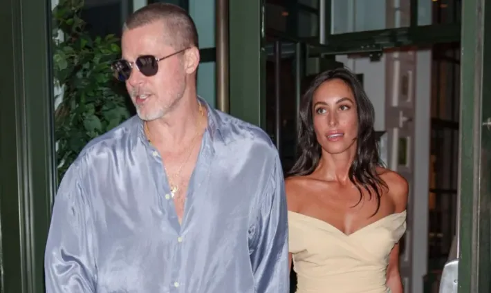 What Signal is Ines de Ramon Sending by Appearing Sensually Alone on the Street?