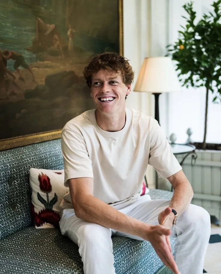 Fans Spot Tennis Star Landing in Sardinia with Laila Hasanovic — Helicopter Arrival, IG Clues, and Toronto No-Show Spark Frenzy!