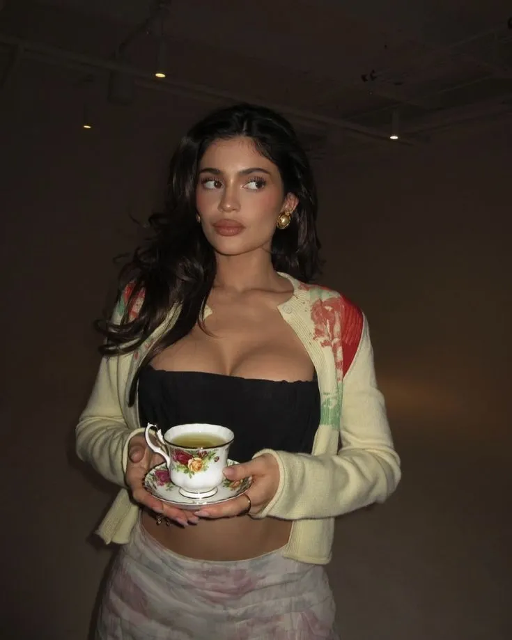 image_688319f713396 No Longer Just a ‘Disney Pop Girl’: Sabrina Carpenter Is Doing Something Even Kylie Jenner Can’t Ignore