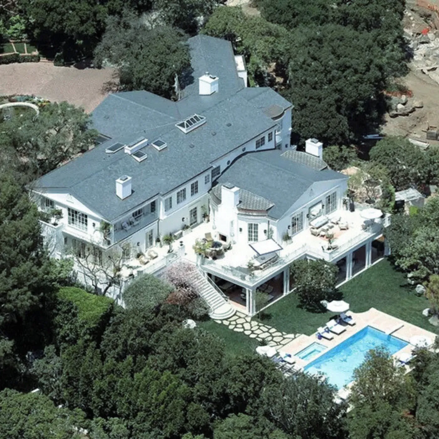 $1,000 a Month to Break the Law? Jeff Bezos Just Doesn’t Care Anymore