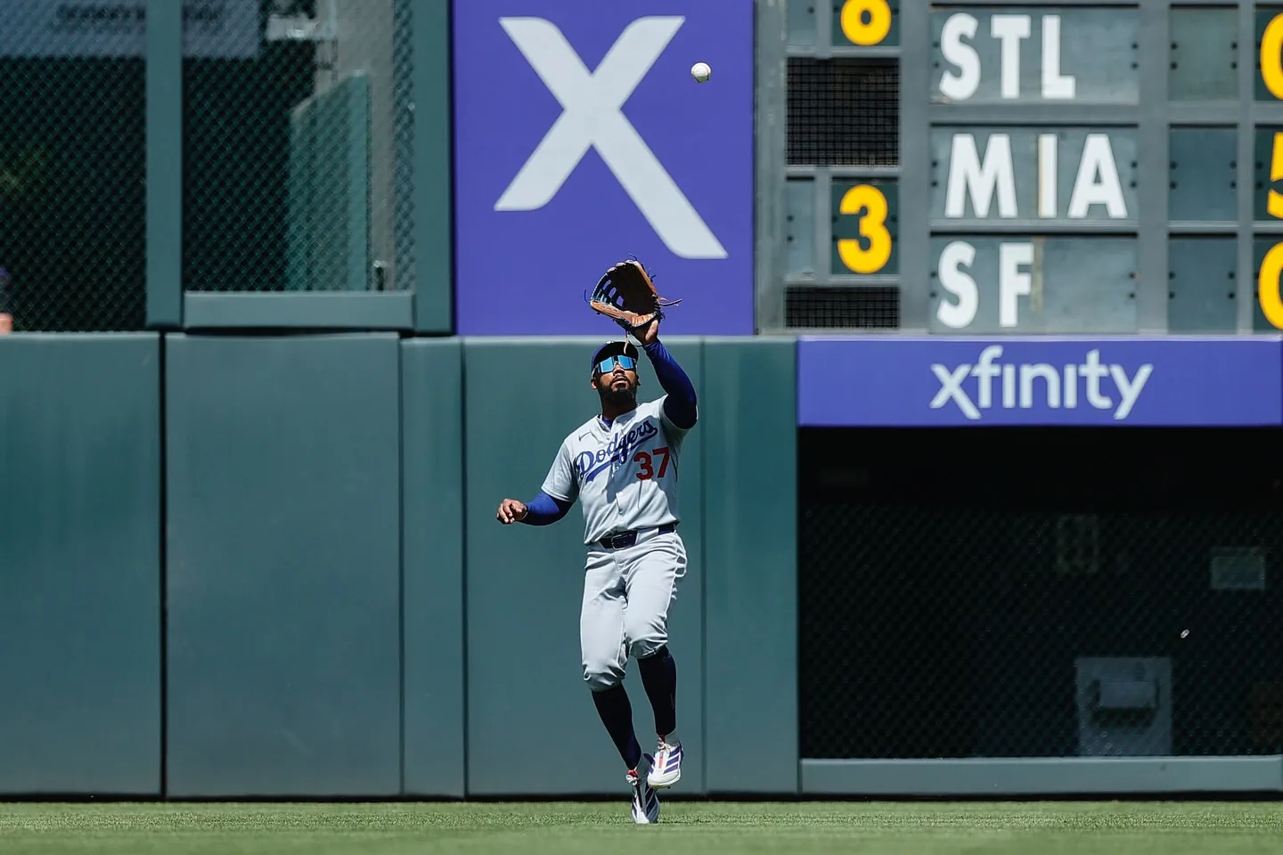 image_688323fe6cd0c What is Teoscar Hernández doing, what is he trying to prove and to whom? Will the internet forgive him for seeing this?