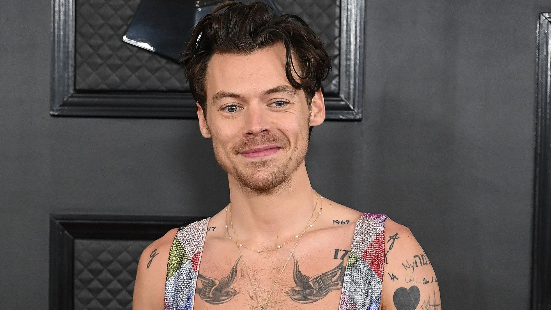 image_68833d561942b Harry Styles Sparks a Storm with ‘Pleasing Yourself’ – When Personal Comfort Becomes a Statement of Fashion and Wellness