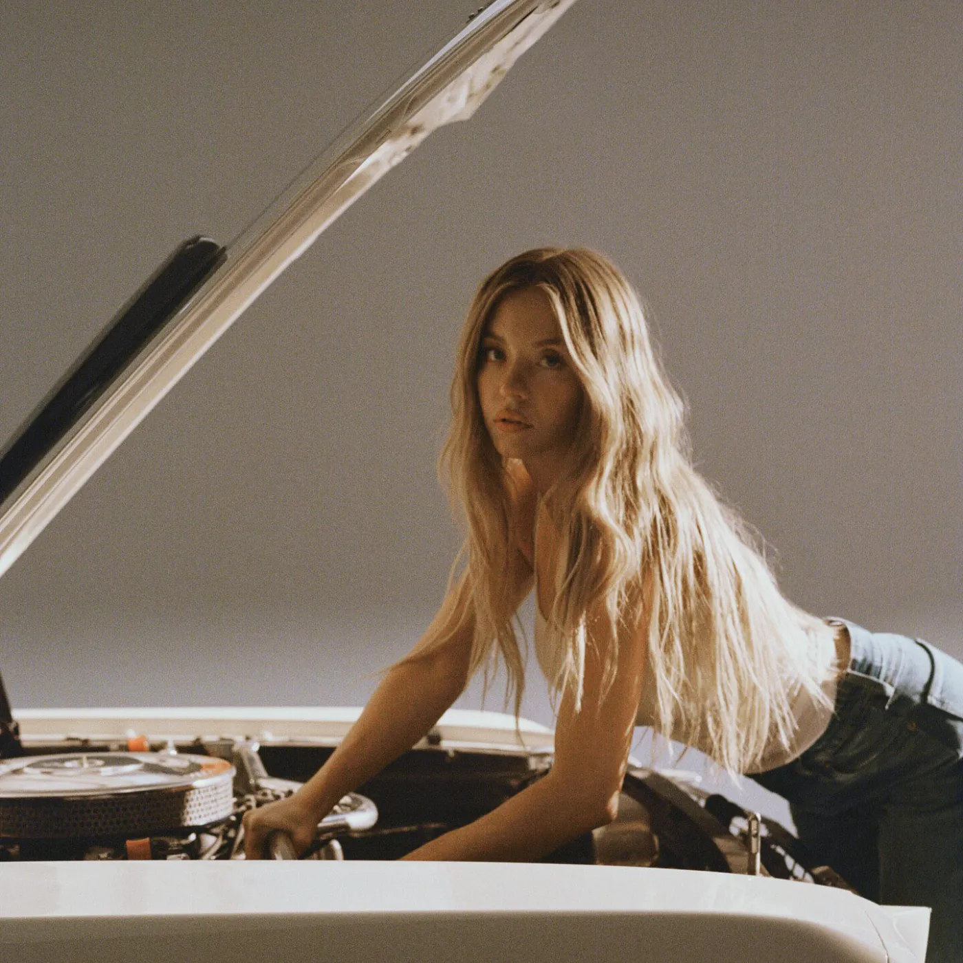 image_68844e01a51d9 Sydney Sweeney Sparks $400 Million Frenzy with One Pair of Jeans