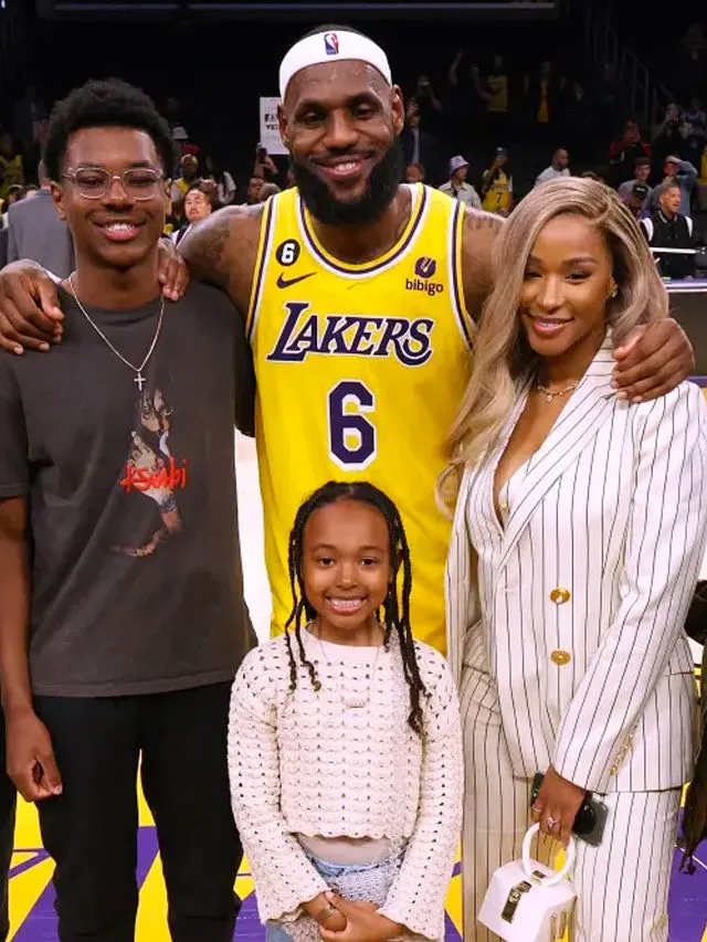 After More Than 20 Years of Glory, Is Savannah James Finally Exhausted? – Rumors Swirl That LeBron’s Wife Wants Him to Retire to Focus on Family: Fact or Fiction?