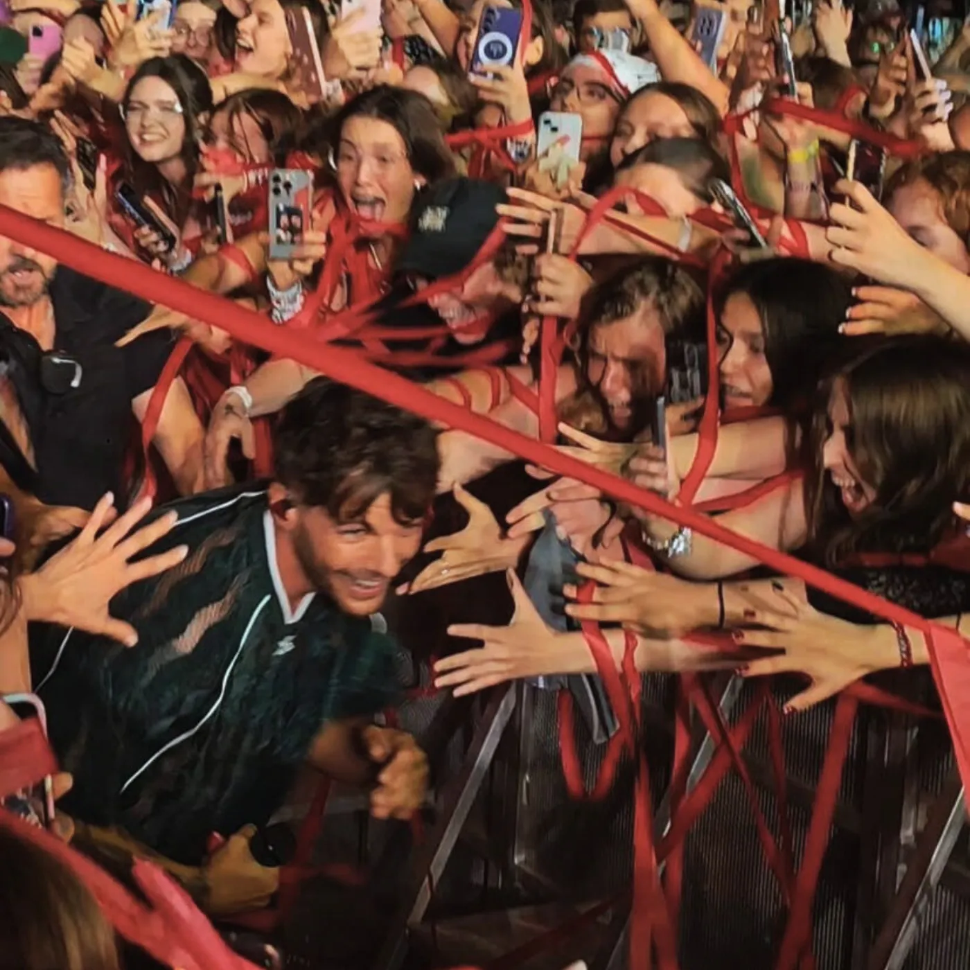 image_68865a546a547 The Crowd Lost It the Moment Louis Tomlinson Took the Stage