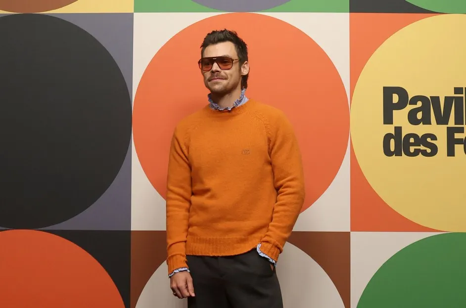 image_6886cf9a0f872 Harry Styles Just Dropped Two Bedroom Must-Haves — And Fans Say They’re ‘Too Hot to Handle’