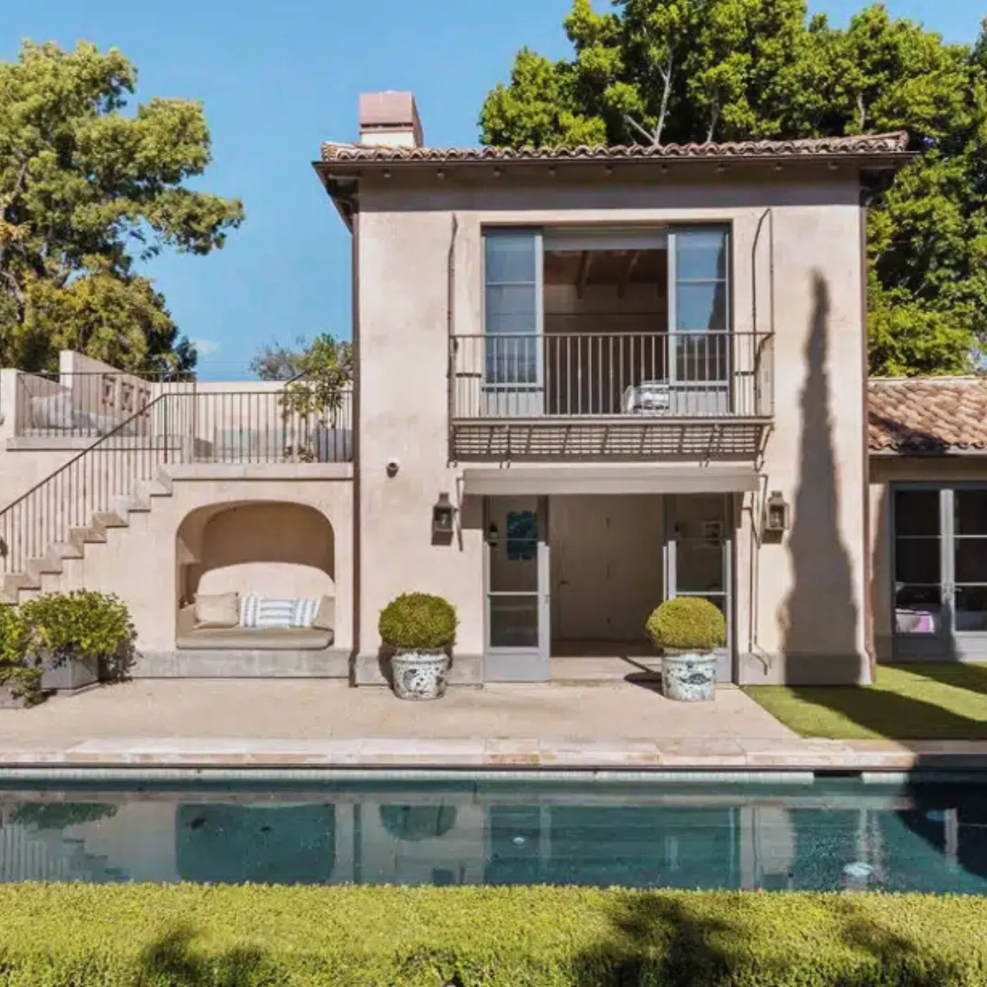 image_6886f772d08fb “How Much Does She Make?!” Alexandra Daddario’s Pool Sparks Heated Debate Over Hollywood Wealth