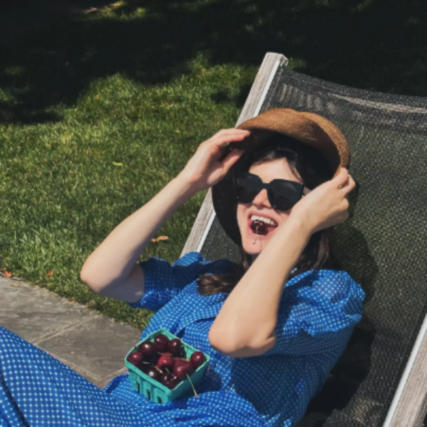 image_6886f77475dd7 “How Much Does She Make?!” Alexandra Daddario’s Pool Sparks Heated Debate Over Hollywood Wealth