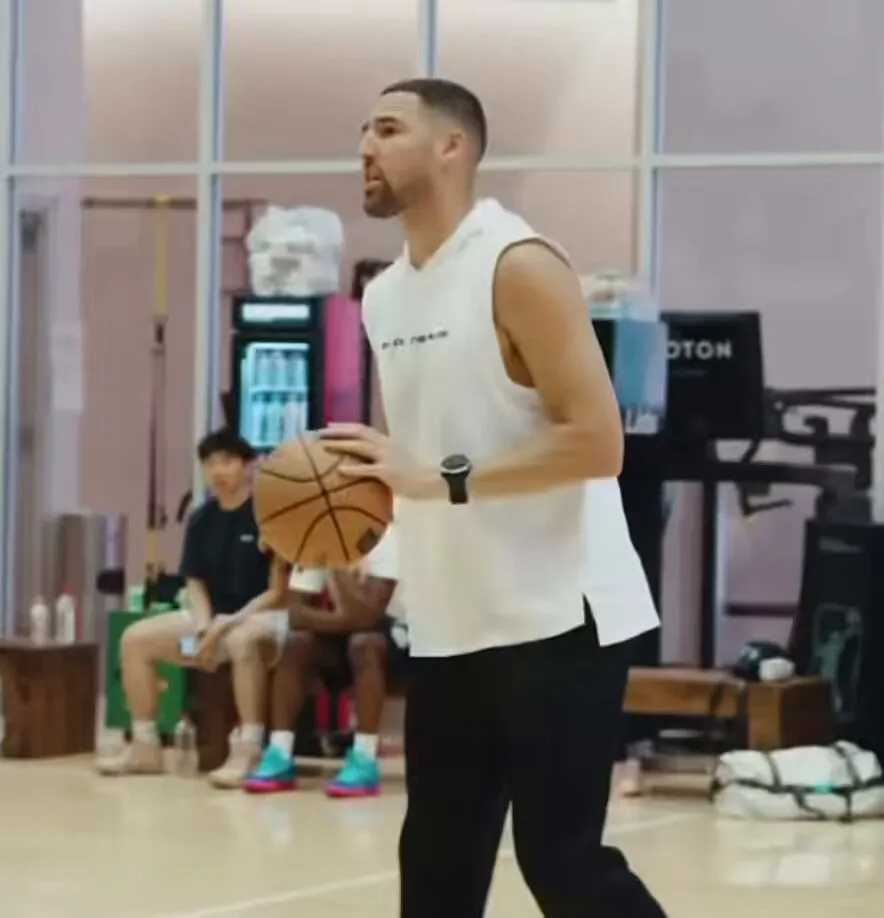 image_688740190bc3b Klay Thompson effortlessly "destroyed" with his left hand—10 three-pointers in a row!