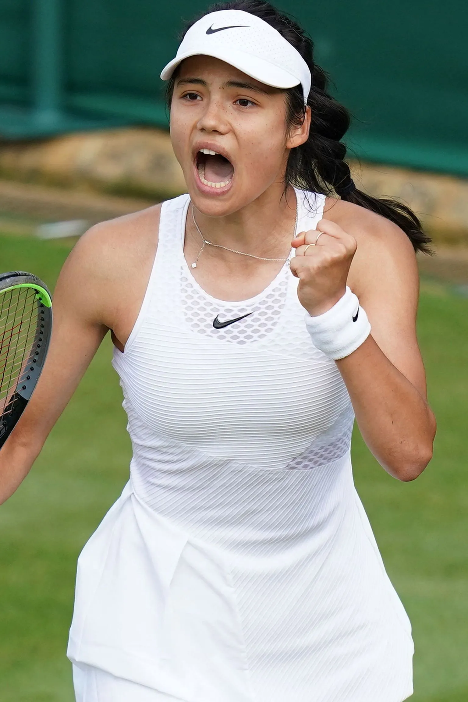 image_68883d472f516 After Brutal Attack Roger Federer Is DESTROYED By Emma Raducanu – You Won’t Believe What She Said