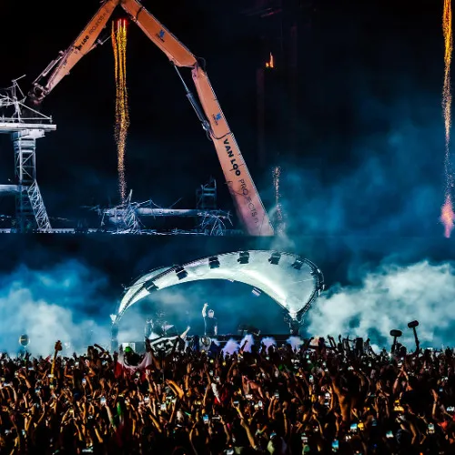 image_688847efa2235 From Chaos to Beauty: The Story Told on Martin Garrix's Tomorrowland Stage