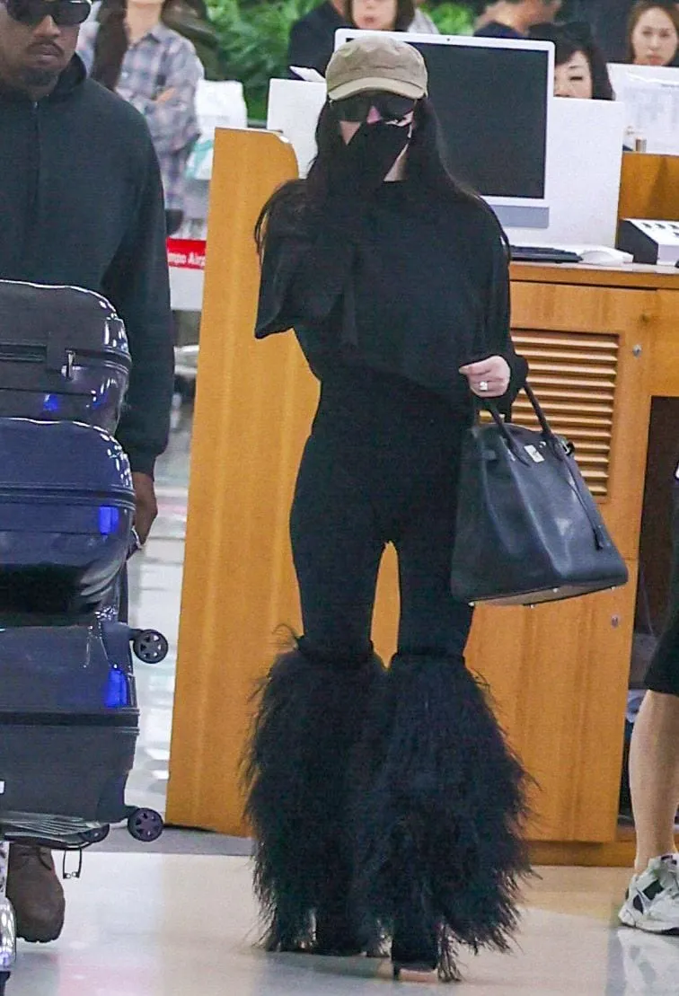 image_68884ca3226e3 From ‘Nude Icon’ to ‘Summer Nun’ – Fans Shocked by Bianca Censori’s Sudden Fashion Flip