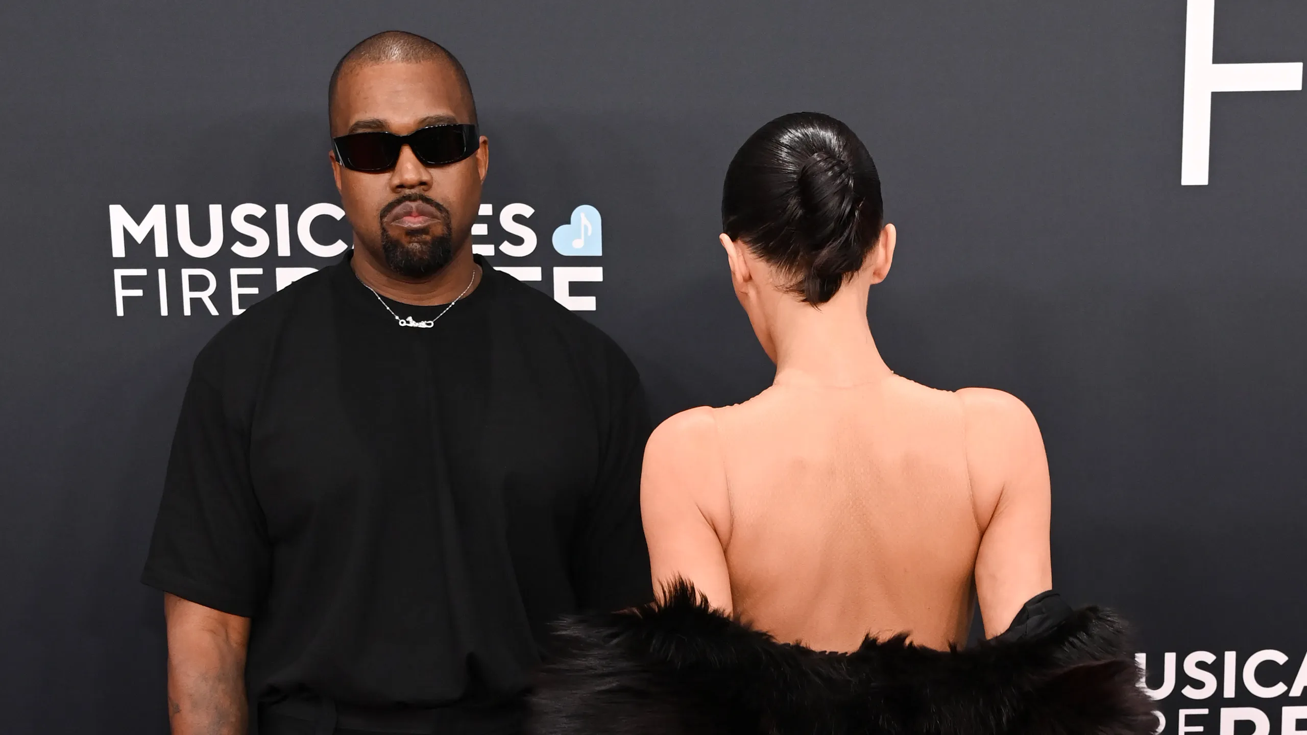 From ‘Nude Icon’ to ‘Summer Nun’ – Fans Shocked by Bianca Censori’s Sudden Fashion Flip
