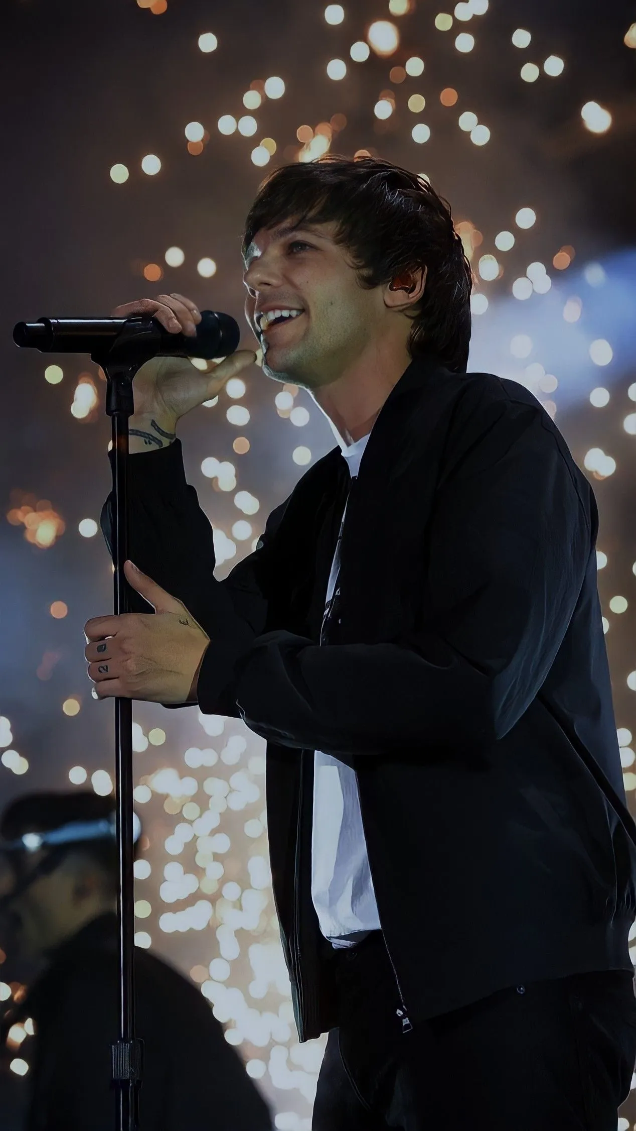 image_68899d26cf4a4 Louis Tomlinson Vanished After a Shocking Betrayal — Then Returned With a Secret Livestream That Broke Records and Hearts