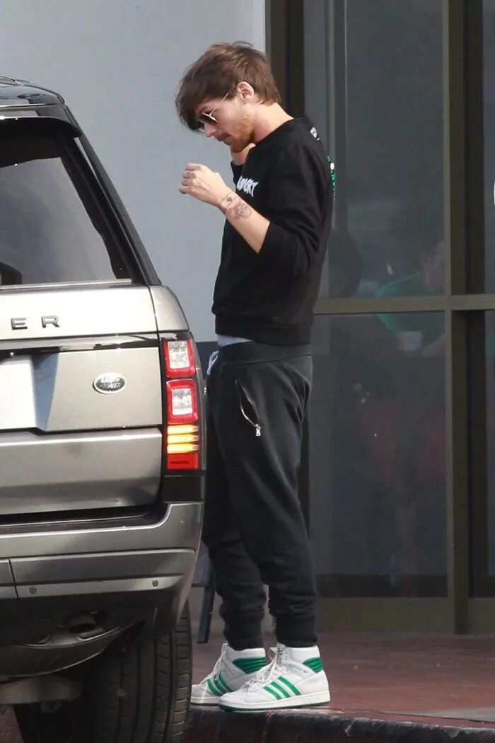 image_6889a0e004090 While Everyone Was Watching Harry, Louis Tomlinson Quietly Built a Fortune — And the Industry’s Finally Noticing