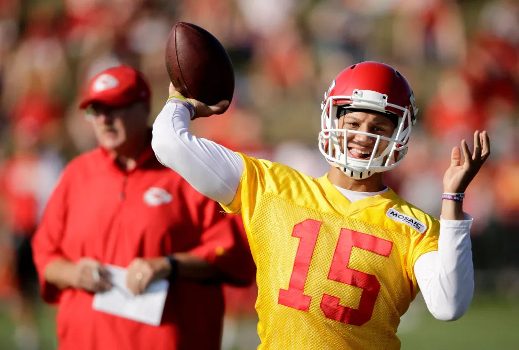 image_6889b2e37f908 Heartbreak in Chiefs Camp: Patrick Mahomes Left Stunned by Shocking Injury!