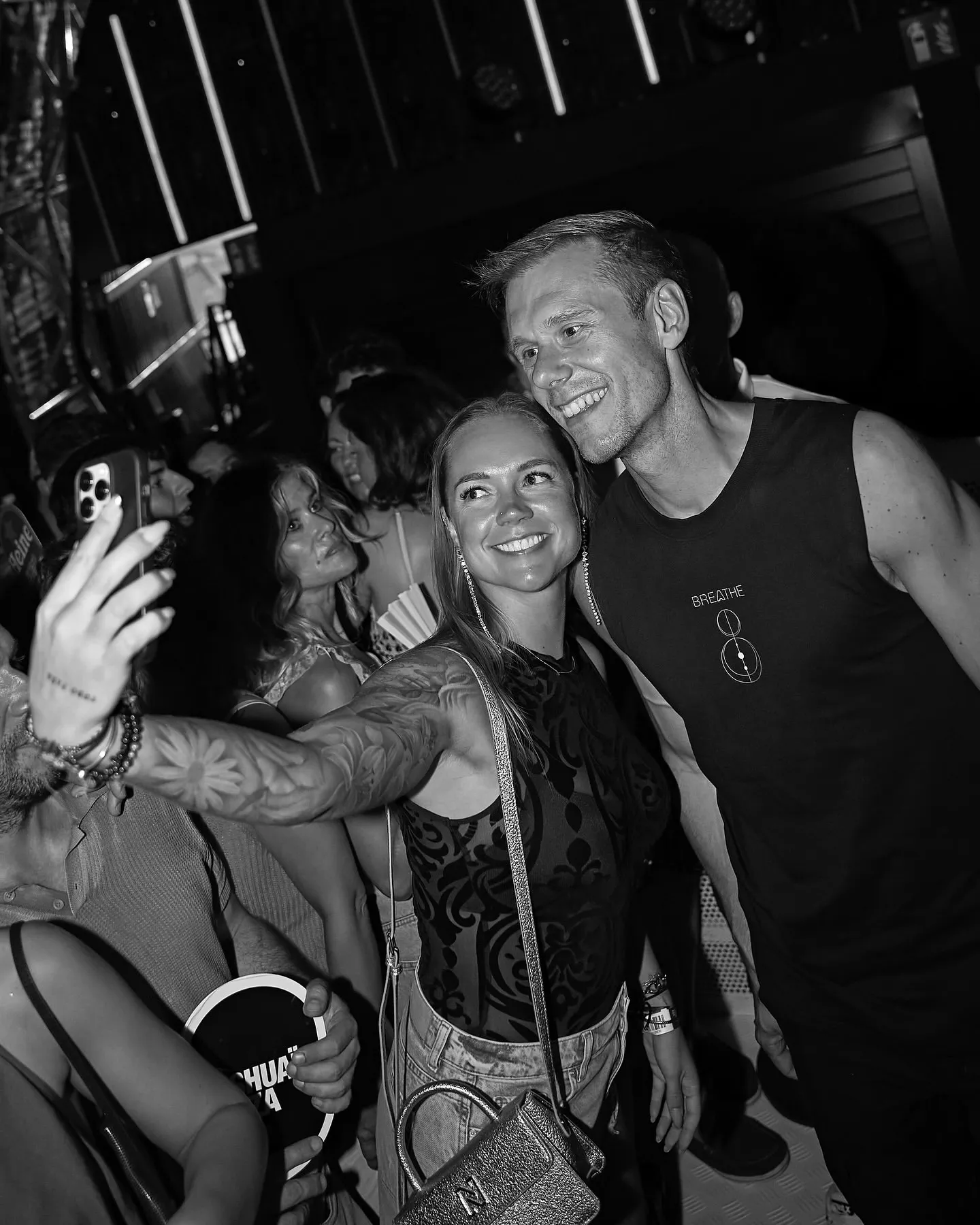 The photo looked normal... until you know the 10‑year love story behind it between the fan and Armin