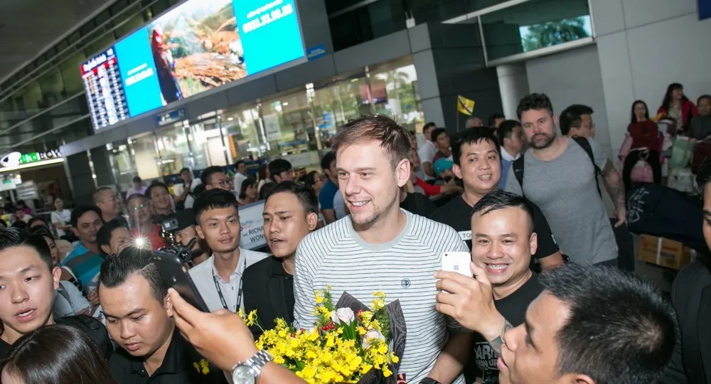 image_688af26eb2fde This fan only asked for a photo — but what Armin van Buuren did next left the entire community speechless
