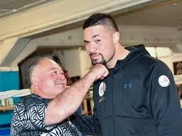 He Worked 30 Years Without a Break – On One Bad Leg. This Is the Man Who Made Joseph Parker Unbreakable