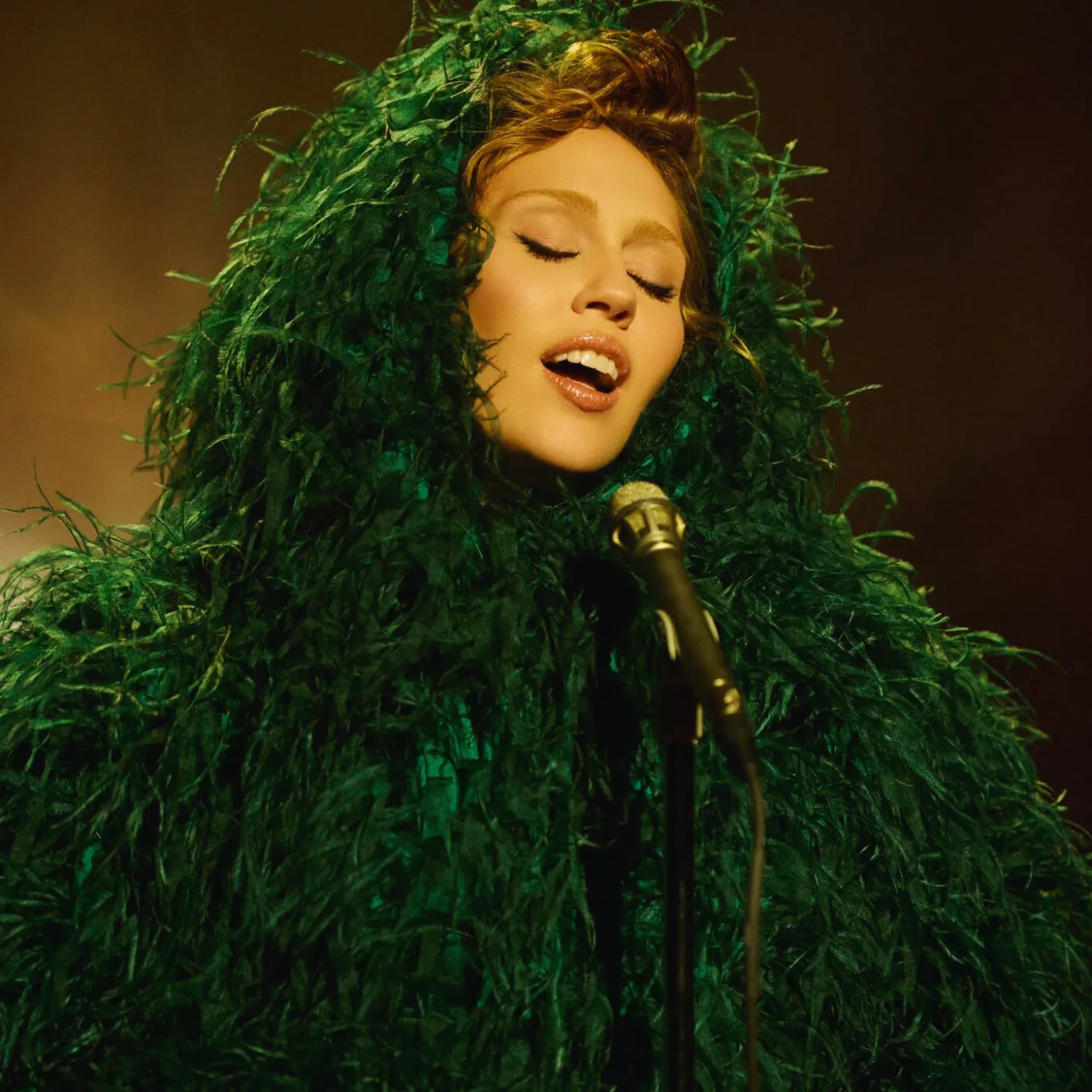 image_688b2f9be5460 Miley Cyrus Drops No-Makeup Bombshell — The Shocking Look That’s Taking Over the Internet