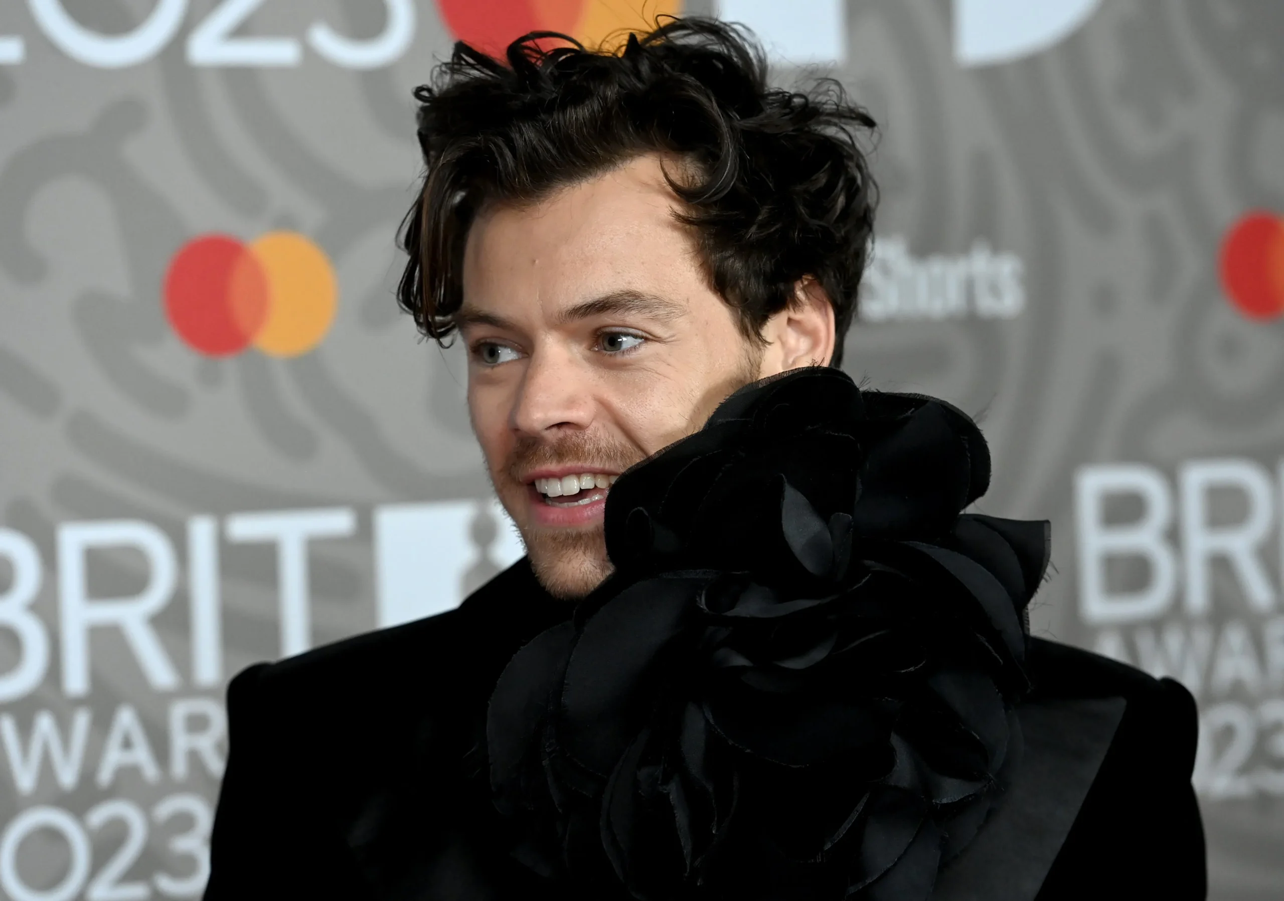 Zoe Ball’s Hilarious Struggle to Snag Harry Styles’ Most Unexpected Merch Leaves Fans in Tears