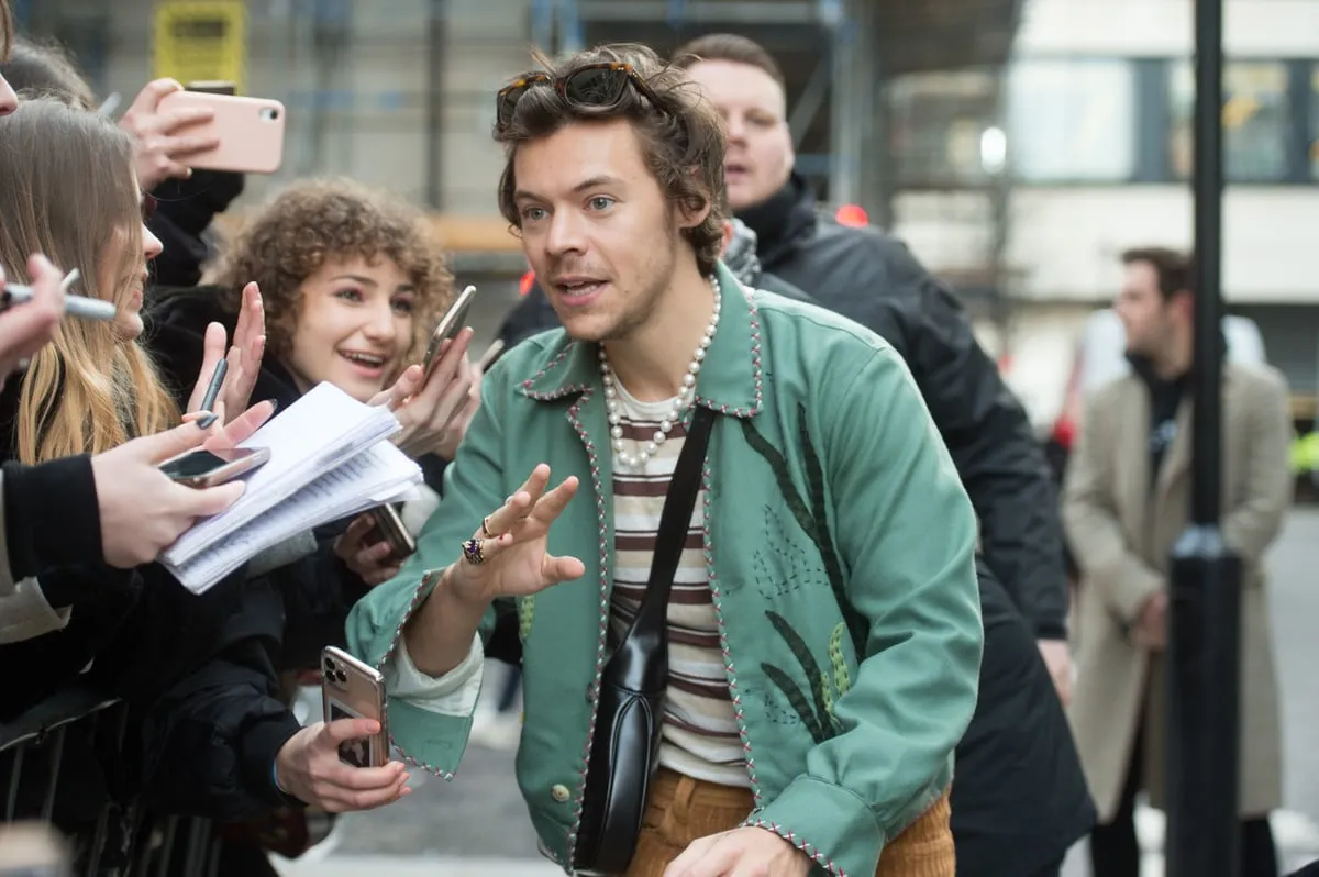 image_688c226d8bd14 Harry Styles Opens His Mailbox to 8,000 Letters — But What He Found Inside Has Fans Seriously Creeped Out