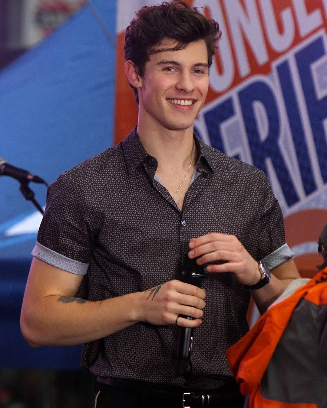 Why Did Shawn Mendes Highlight a Fan’s Shirt Saying ‘My Boyfriend Is on That Stage’? The Subtle Message Everyone's Talking About