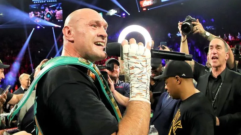 image_688c65553b164 He Just Knocked Someone Out – Then Sang ‘American Pie’?! Tyson Fury Turns Press Conference Into a Full-Blown Concert!