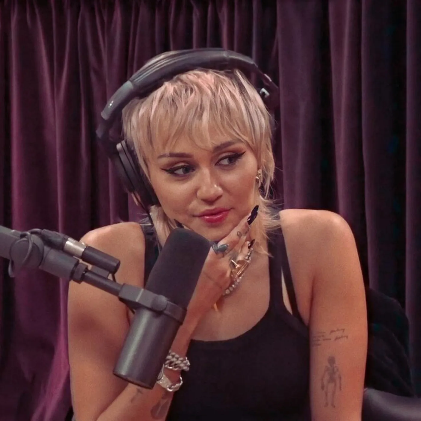 image_688da4fbf367c Nobody Noticed Miley Cyrus Until She Went Completely Silent