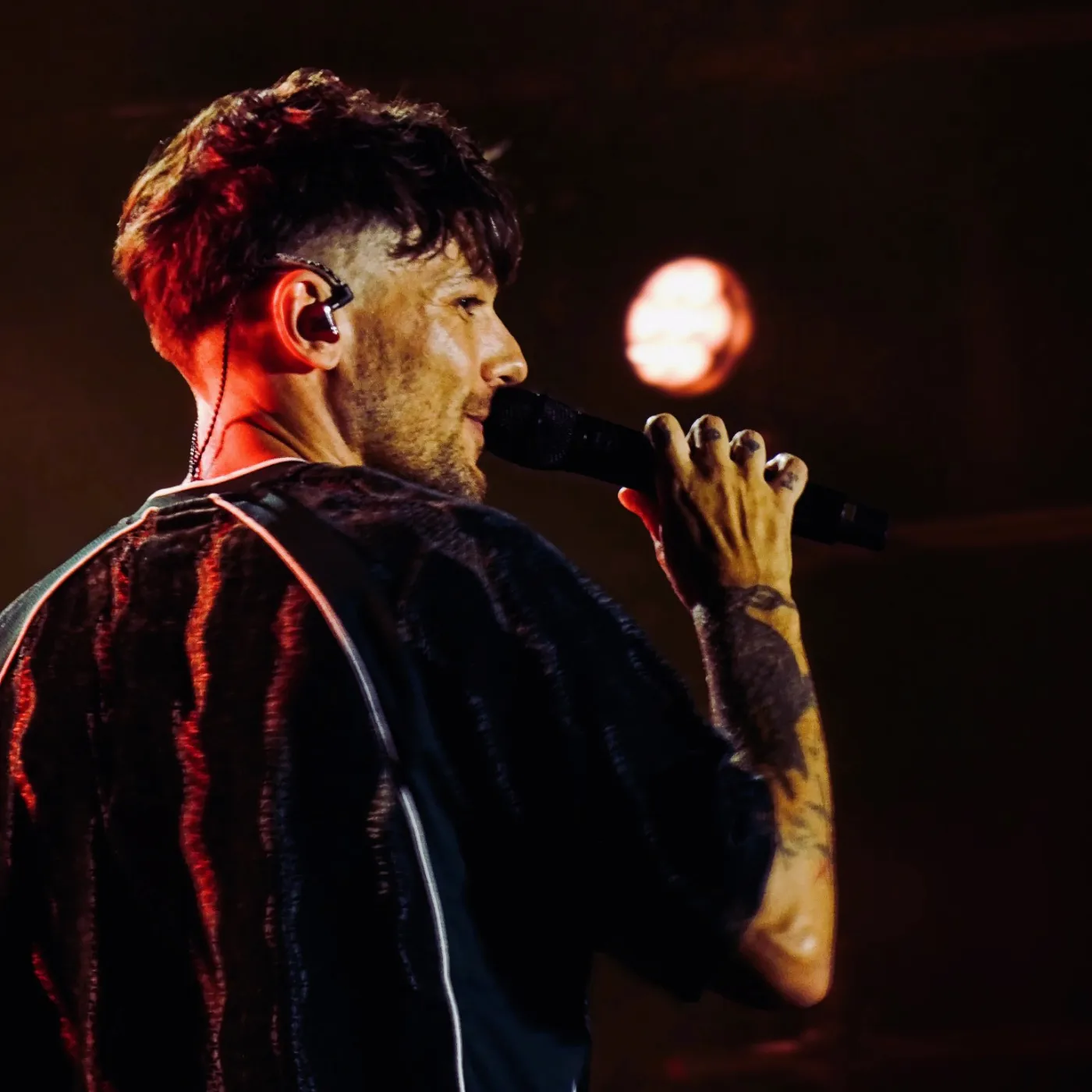 image_688e3d27e3a3f Louis Tomlinson Caught In A Moment No One Was Ready For