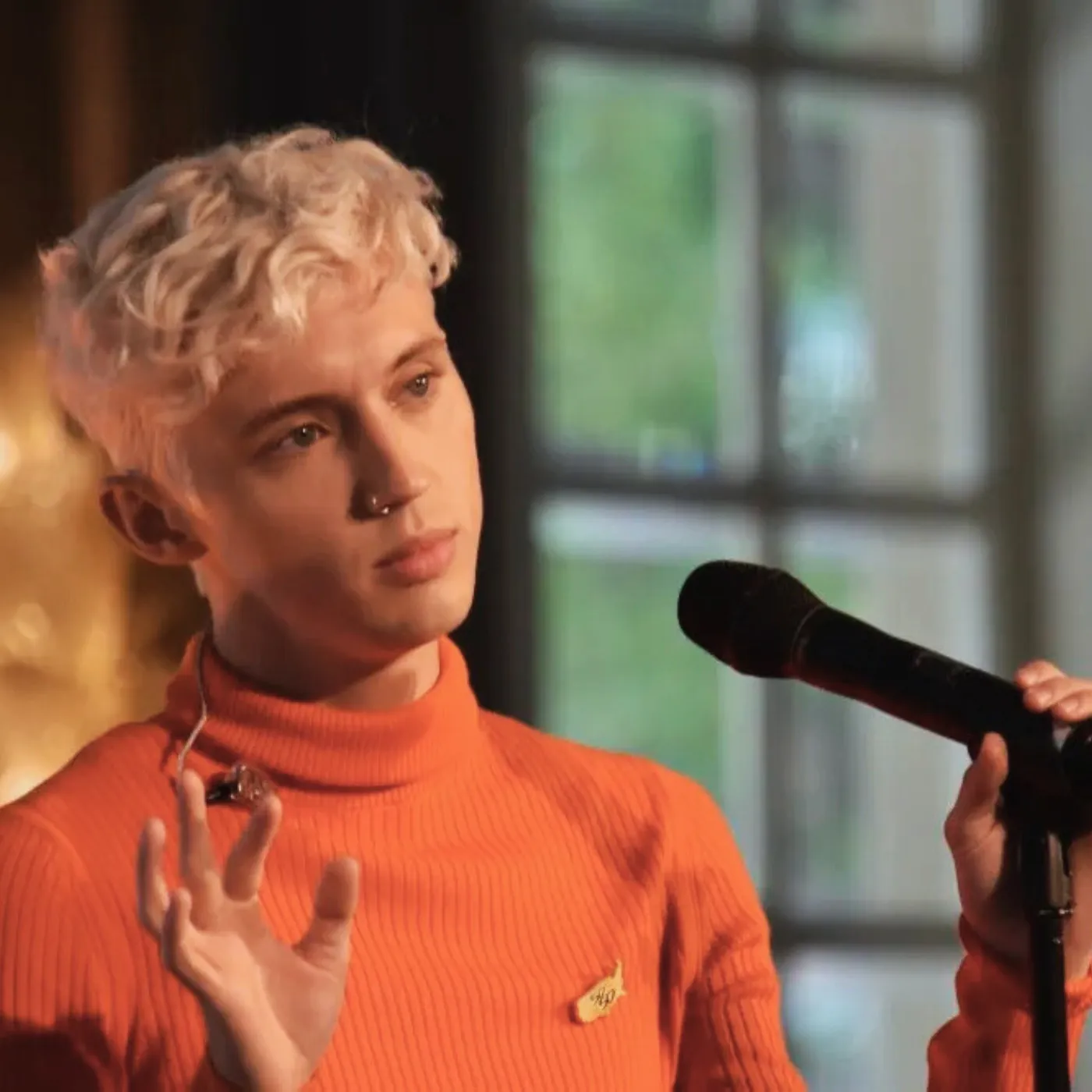 image_688e679b62b8e Troye Sivan Reposted Chappell Roan’s Subway And Now Fans Say Pop History Just Changed