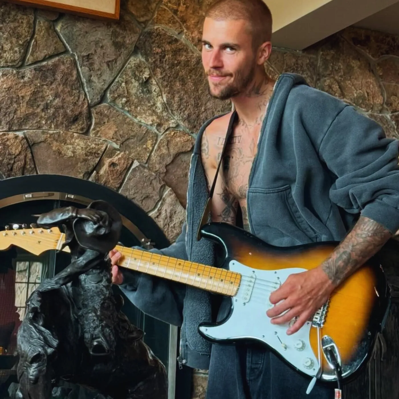 Justin Bieber Stuns Lollapalooza Crowd with the Boldest Meme Drop of 2025