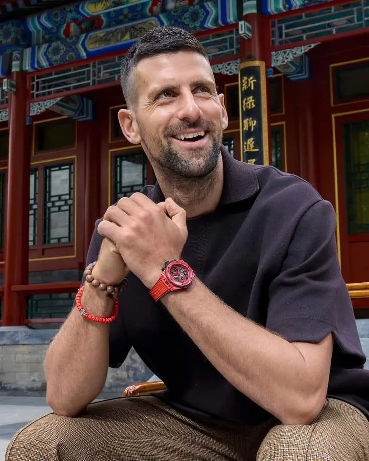 image_689024847bde5 Fans Are Shocked to Learn Novak Djokovic Speaks 11 Languages — And Wait Till You Hear Him Speak Them!