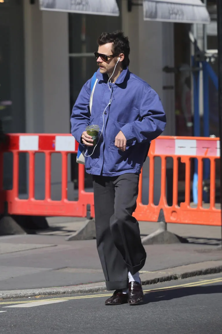 image_689034efbe4e7 Why Rome? Why Now?" – Harry Styles Spotted at the Vatican with a Mysterious Face, and Fans Believe He’s Hinting at a Love No Longer Hidden