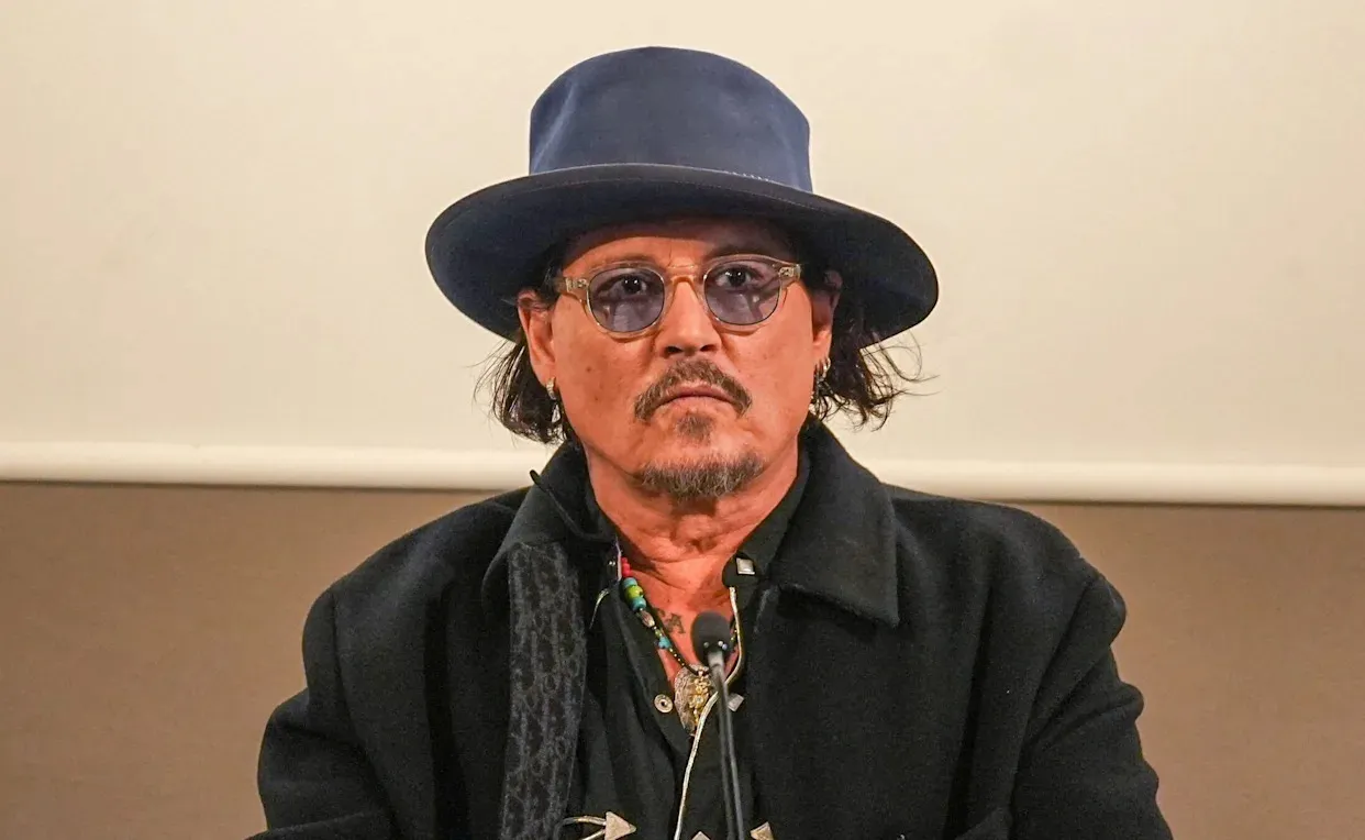 image_689046cce1a85 Inside the castle Johnny Depp just bought – What stunned the fans?