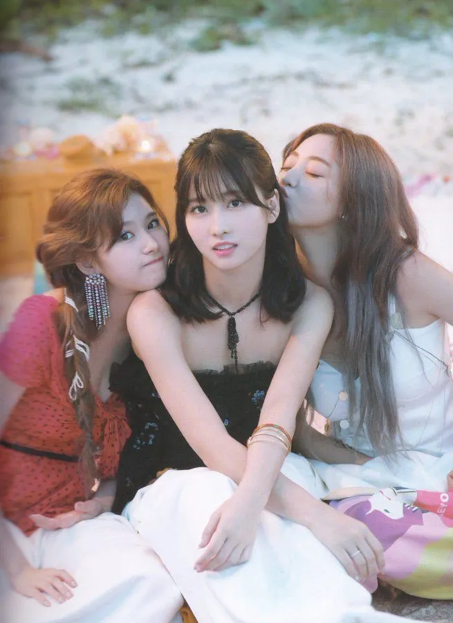 image_689047091cef8 TWICE’s 3 Members ‘Held Captive’ by Sabrina Carpenter at Lollapalooza — Could This Be the Next Epic Collaboration?