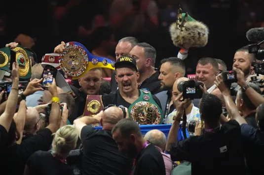 image_68904cbe012fe Shocking Twist: Usyk’s Former Promoter Reveals Career Bombshell